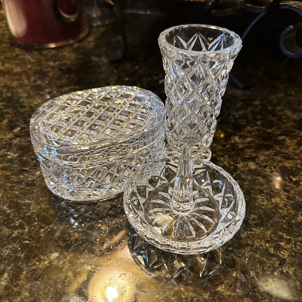 Crystal glass keepsakes to store your intimate pieces of jewelry.